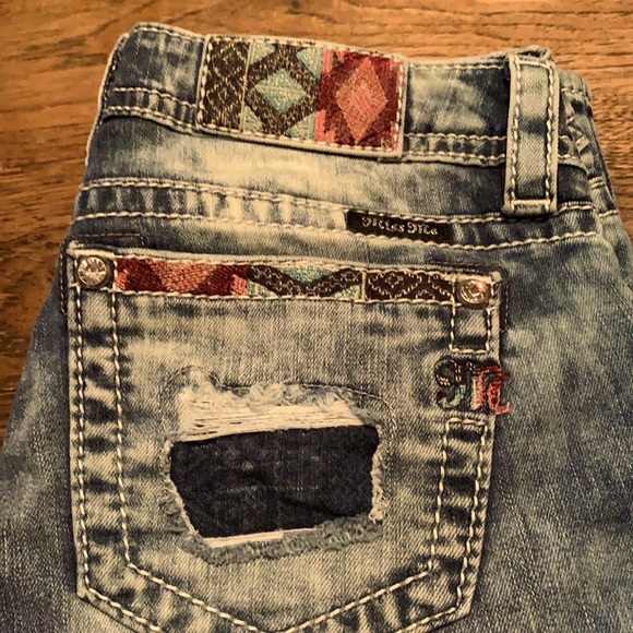 Miss Me Denim - Miss Me signature cuffed capris